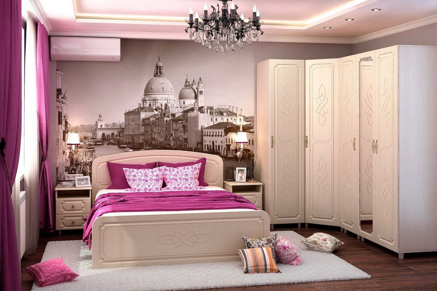 Vanjska fasada kutnog ormarića može biti ukrašena rezbarijama i zrcalom Vanjska fasada kutnog ormarića može biti ukrašena rezbarijama i zrcalom