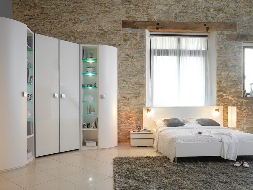 Za proizvodnju kutnih ormarića koriste se različiti materijali, na primjer drvo ili plastika Za proizvodnju kutnih ormarića koriste se različiti materijali, na primjer drvo ili plastika