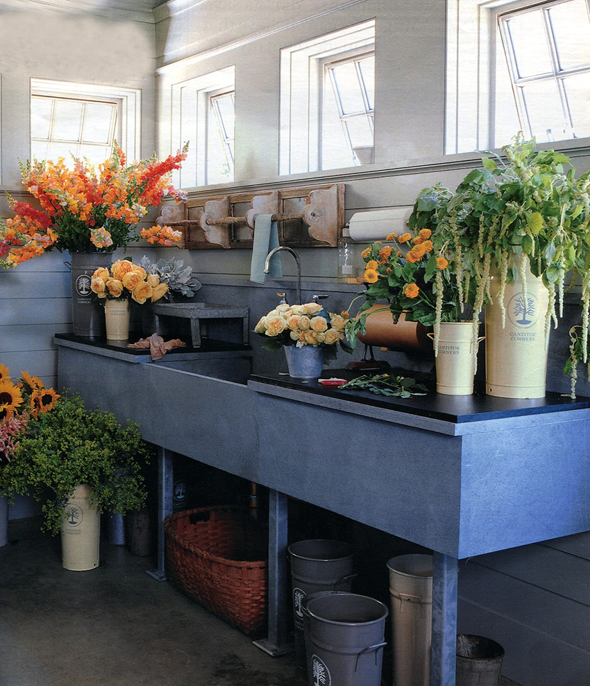 Das Waschbecken kann sowohl im Freien als auch im Innenbereich installiert werden Das Waschbecken kann sowohl im Freien als auch im Innenbereich installiert werden
