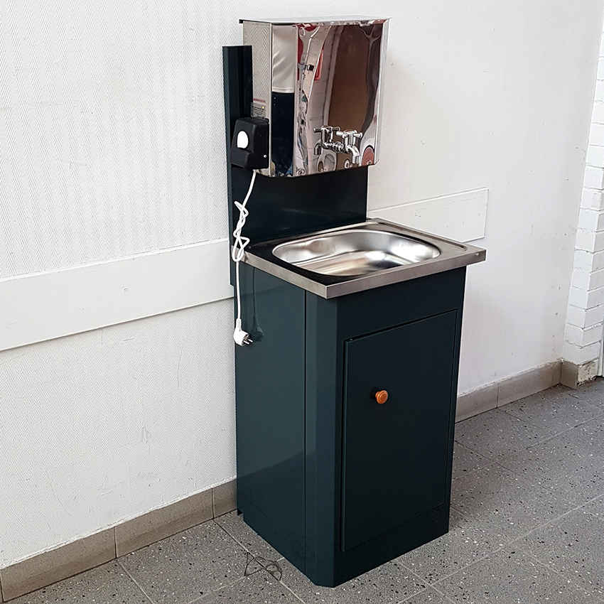 Das Aquatex-Waschbecken verfügt über einen Wassertank Das Aquatex-Waschbecken verfügt über einen Wassertank