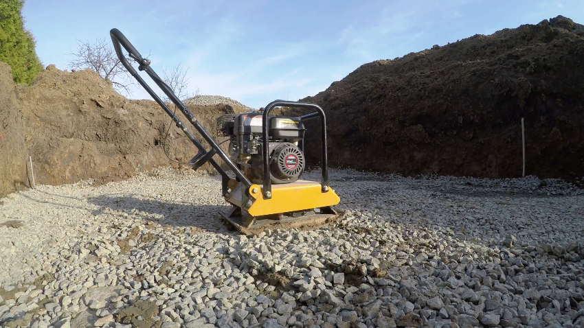 Chất lượng của vật liệu mà từ đó tấm làm việc được tạo ra xác định các đặc tính của nó. Chất lượng của vật liệu mà từ đó tấm làm việc được tạo ra xác định các đặc tính của nó.