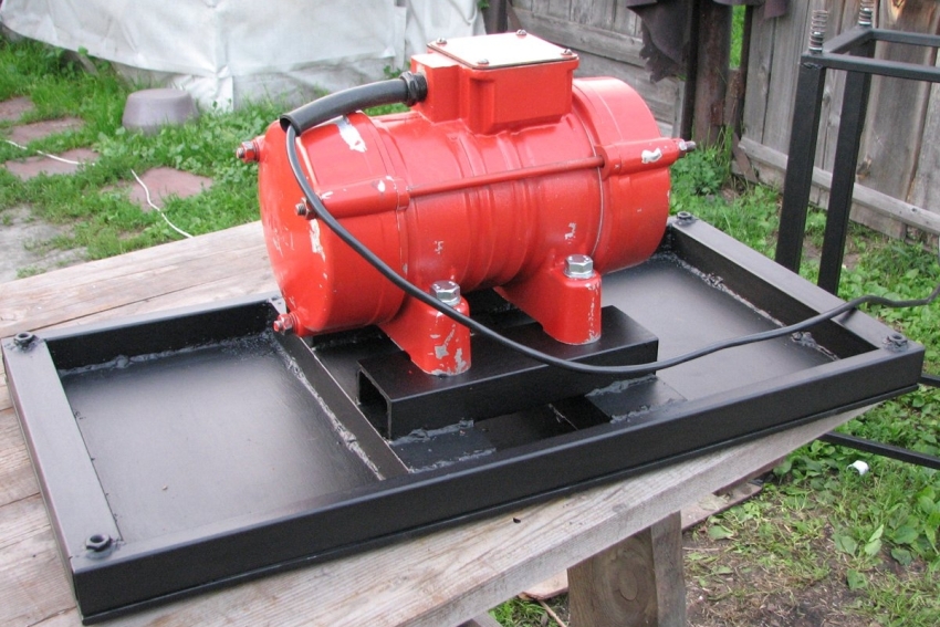 Một tấm rung tự làm là một nhiệm vụ khá khả thi với sự hiện diện của tất cả các thành phần cần thiết Một tấm rung tự làm là một nhiệm vụ khá khả thi với sự hiện diện của tất cả các thành phần cần thiết