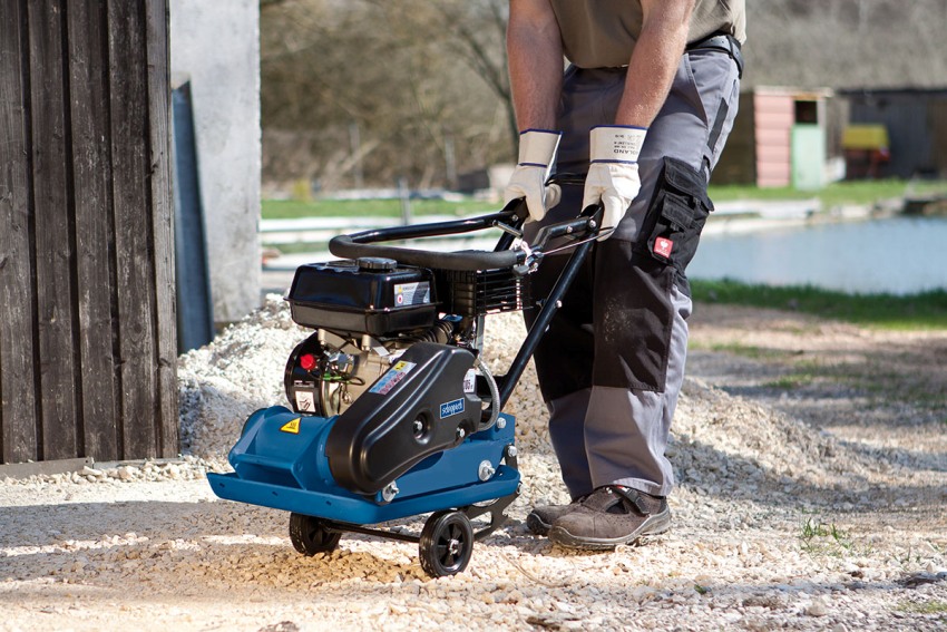 Máy đầm tấm chạy bằng động cơ diesel để nén chặt đất, nhựa đường và sỏi Máy đầm tấm chạy bằng động cơ diesel để nén chặt đất, nhựa đường và sỏi