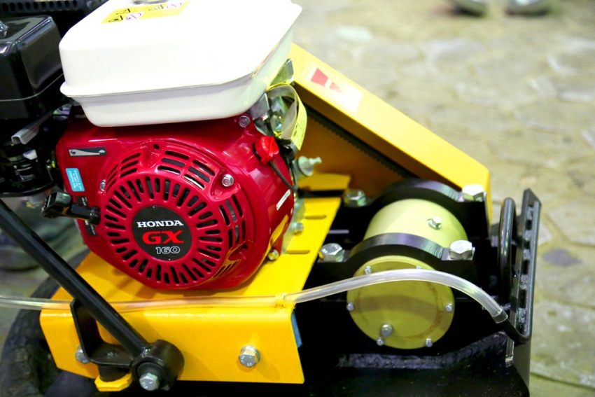 Đĩa rung xăng là một thiết bị rất linh hoạt do kích thước nhỏ gọn của chúng Đĩa rung xăng là một thiết bị rất linh hoạt do kích thước nhỏ gọn của chúng