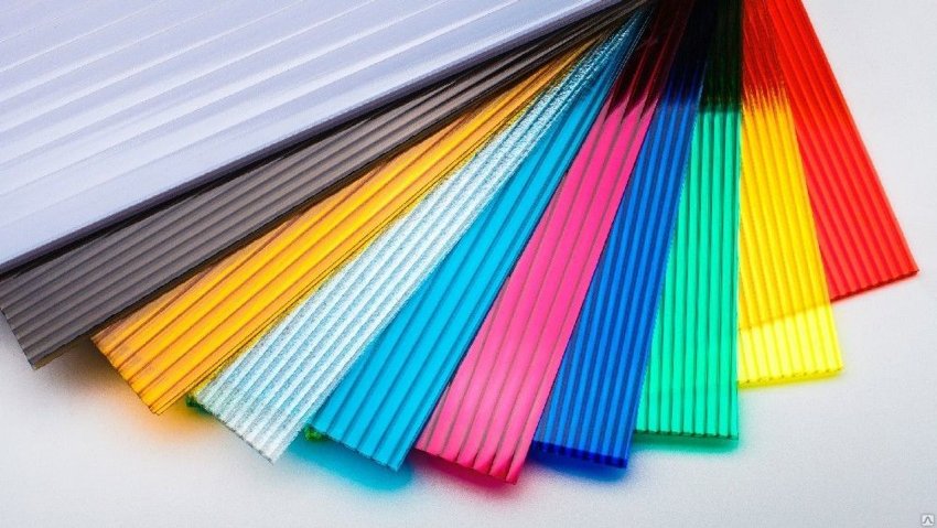 יריעות פוליקרבונט סלולריות זולות יותר מחומר מונוליטי מוצק יריעות פוליקרבונט סלולריות זולות יותר מחומר מונוליטי מוצק