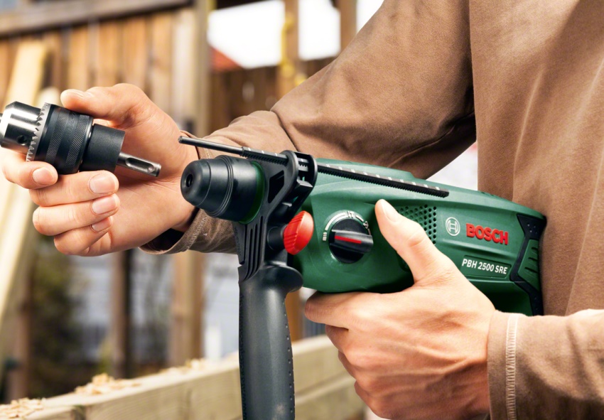 כדי להחליף את החיווט, תצטרך לרכוש כמה אביזרים עבור קידוח הפטיש כדי להחליף את החיווט, תצטרך לרכוש כמה אביזרים עבור קידוח הפטיש