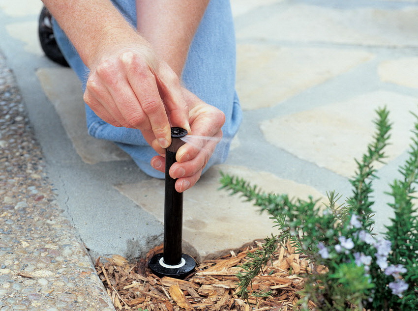 Ang mga Sprinkler ay maaaring iakma sa tubig lamang sa nais na lugar Ang mga Sprinkler ay maaaring iakma sa tubig lamang sa nais na lugar