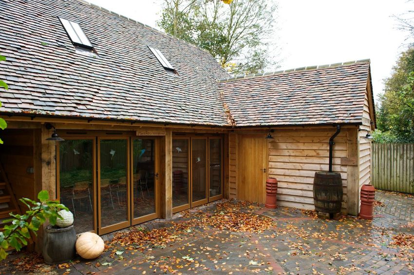 Kapag ang bathhouse at ang gusali ay may isang karaniwang pader, lubos nitong pinapasimple ang kanilang koneksyon at paglipat mula sa isang silid patungo sa isa pa. Kapag ang bathhouse at ang gusali ay may isang karaniwang pader, lubos nitong pinapasimple ang kanilang koneksyon at paglipat mula sa isang silid patungo sa isa pa.