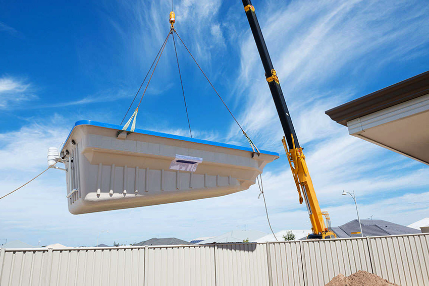 Việc lắp đặt hồ bơi được thực hiện sau khi lấp đầy và chống thấm Việc lắp đặt hồ bơi được thực hiện sau khi lấp đầy và chống thấm