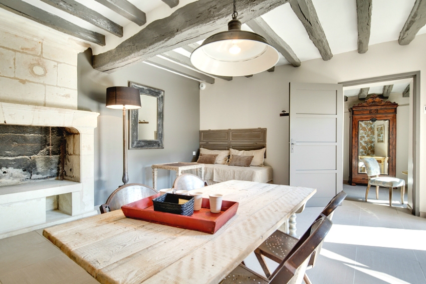 עדיף להשתמש במוצרים המשמרים את ההקלה הטבעית של העץ כדי לכסות את התקרה. עדיף להשתמש במוצרים המשמרים את ההקלה הטבעית של העץ כדי לכסות את התקרה.