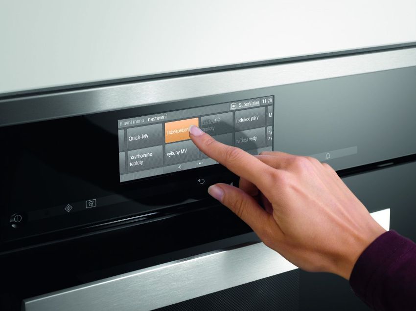 En un forn elèctric, es pot utilitzar una combinació d’escalfament amb anell i fons amb un ventilador com a funció per escalfar aliments En un forn elèctric, es pot utilitzar una combinació d’escalfament amb anell i fons amb un ventilador com a funció per escalfar aliments