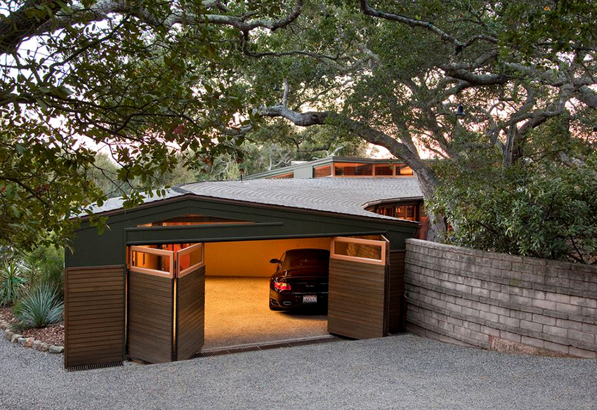 Glavna značajka ugrađene garaže je da iz nje možete izravno ući u kuću. Glavna značajka ugrađene garaže je da iz nje možete izravno ući u kuću.