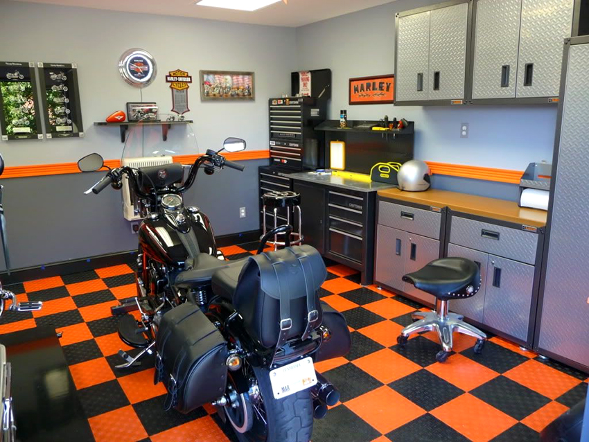 Namještaj mora biti postavljen oko perimetra garaže tako da je prikladno hodati i raditi Namještaj mora biti postavljen oko perimetra garaže tako da je prikladno hodati i raditi