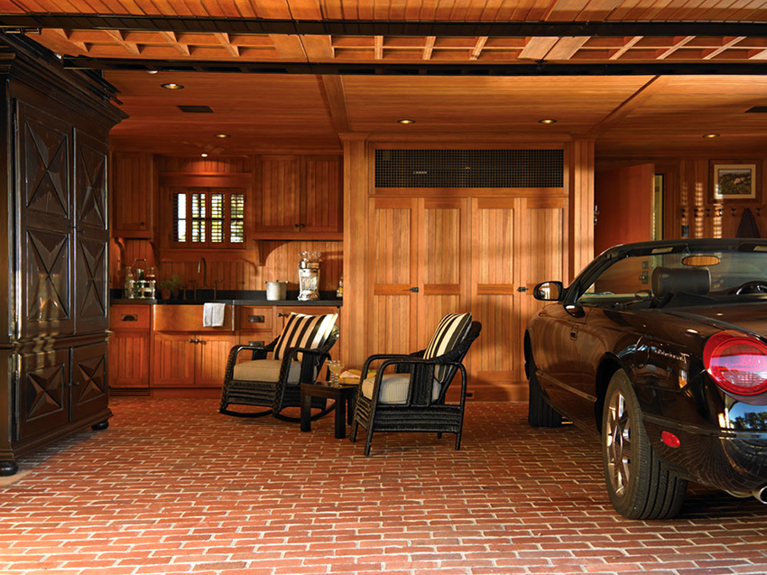 Garaža je podijeljena u tri glavne zone - mjesto za automobil, radno mjesto i besplatno Garaža je podijeljena u tri glavne zone - mjesto za automobil, radno mjesto i besplatno