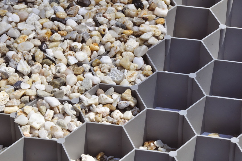 La reixa de gespa és fàcil d’instal·lar i us permet crear una estructura superficial estable La reixa de gespa és fàcil d’instal·lar i us permet crear una estructura superficial estable