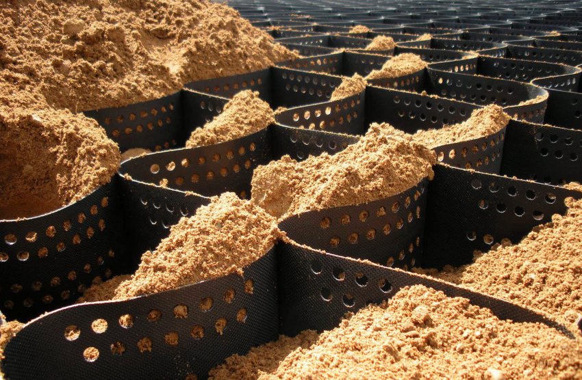 Després d'omplir les cel·les, es poden treure els ancoratges Després d'omplir les cel·les, es poden treure els ancoratges