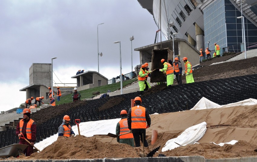 El principal camp d’aplicació de les xarxes geogràfiques és la construcció de carreteres i ponts i el reforç de sòls inestables El principal camp d’aplicació de les xarxes geogràfiques és la construcció de carreteres i ponts i el reforç de sòls inestables