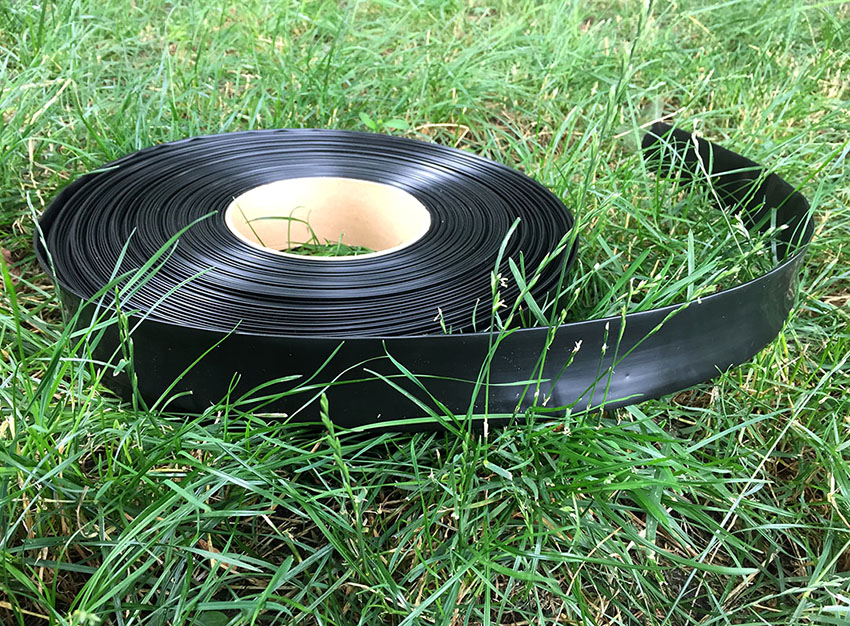 Dryppbånd for vanning kan være emitterende eller spaltet Dryppbånd for vanning kan være emitterende eller spaltet