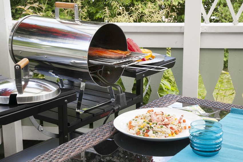 עישון חם הוא תהליך מהיר למדי, בין 15 דקות למספר שעות, תלוי בגודל נתחי הבשר או הדג הבודדים עישון חם הוא תהליך מהיר למדי, בין 15 דקות למספר שעות, תלוי בגודל נתחי הבשר או הדג הבודדים