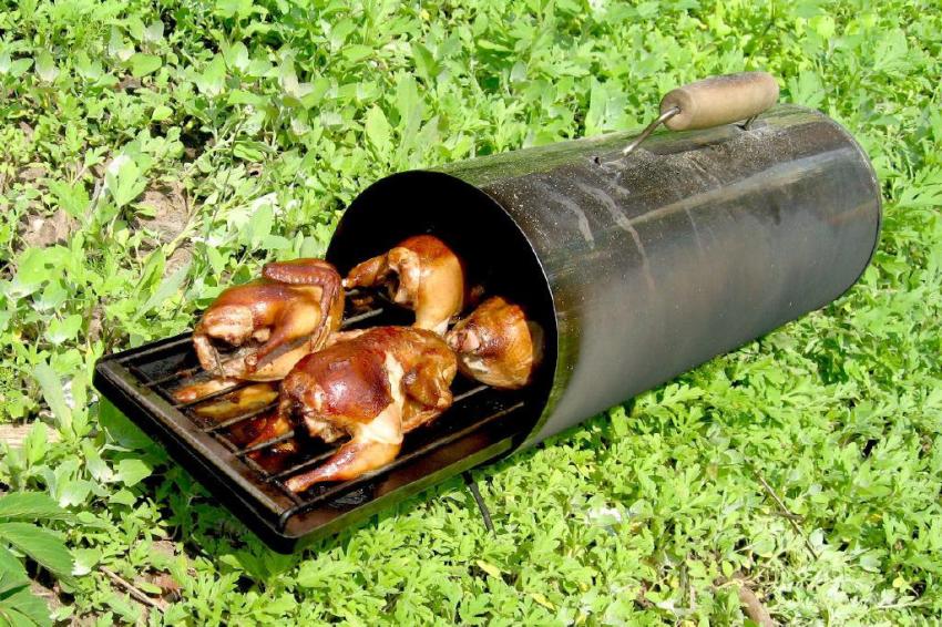 לאוהבי בשרים מעושנים תוצרת בית, מיני מעשן יהיה מכשיר אידיאלי. לאוהבי בשרים מעושנים תוצרת בית, מיני מעשן יהיה מכשיר אידיאלי.