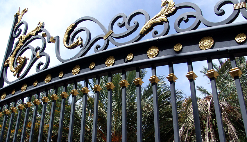 Môžete zvárať ozdobné časti vopred alebo počas inštalácie Môžete zvárať ozdobné časti vopred alebo počas inštalácie