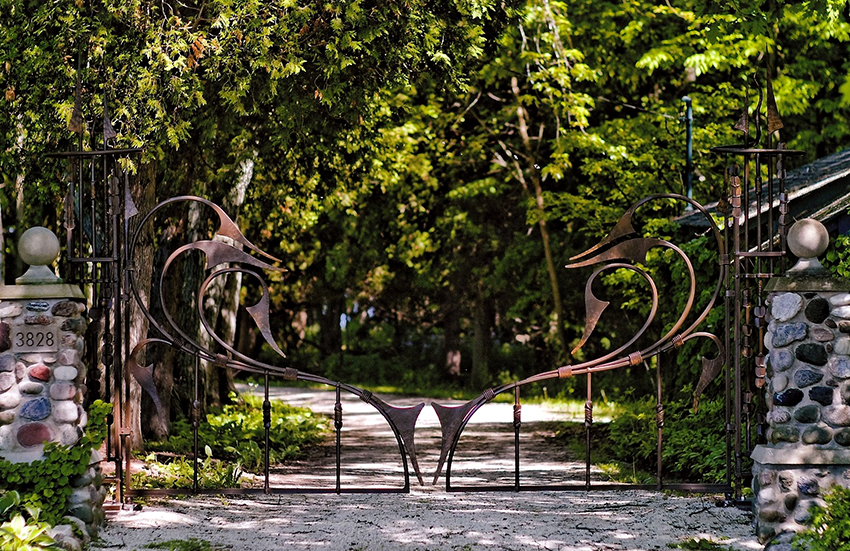 Dizajn hojdačky je najekonomickejší a ľahko použiteľný typ dverí Dizajn hojdačky je najekonomickejší a ľahko použiteľný typ dverí