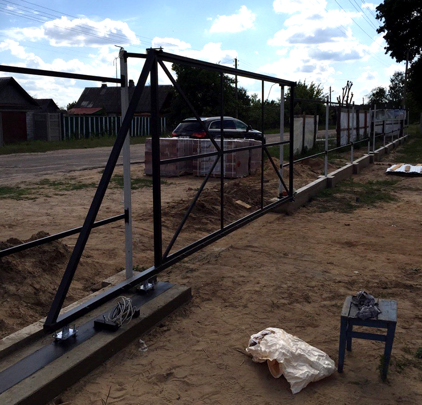 Aby sa zabránilo chybám pri inštalácii brány, odporúča sa starostlivo preštudovať procesný algoritmus Aby sa zabránilo chybám pri inštalácii brány, odporúča sa starostlivo preštudovať procesný algoritmus