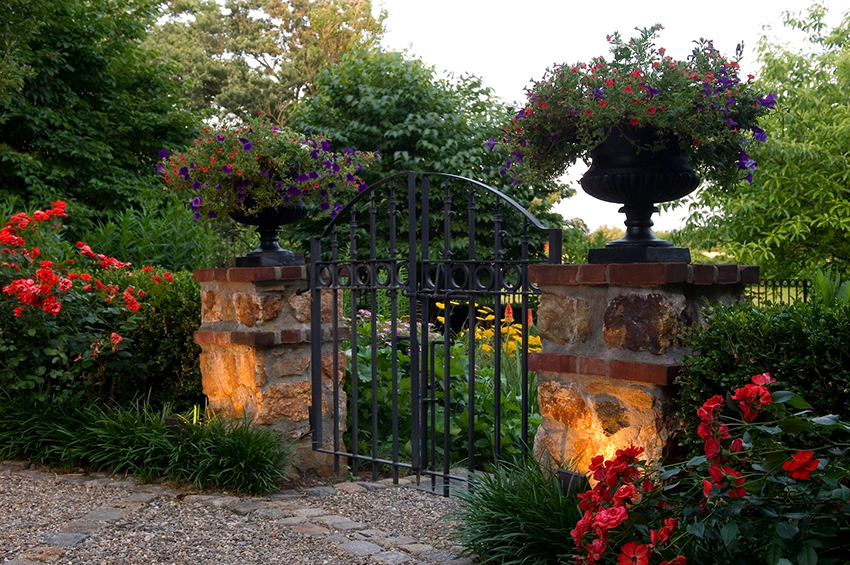 Transparentné kované dvere majú maximálny stupeň otvorenosti Transparentné kované dvere majú maximálny stupeň otvorenosti