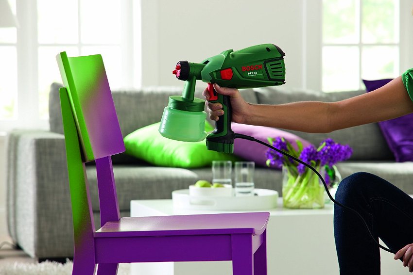 Pri odabiru vrste i modela prskalice, bolje je dati prednost pištoljima za raspršivanje dizajniranim za rad s bojama na bazi vode Pri odabiru vrste i modela prskalice, bolje je dati prednost pištoljima za raspršivanje dizajniranim za rad s bojama na bazi vode