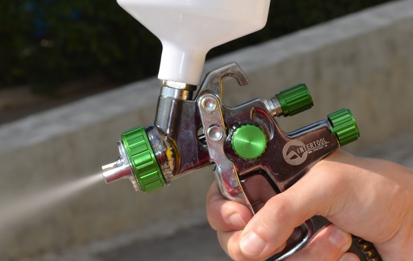 Pneumatski pištolj za prskanje može vam uštedjeti nepotreban napor, ali je vrlo skup Pneumatski pištolj za prskanje može vam uštedjeti nepotreban napor, ali je vrlo skup