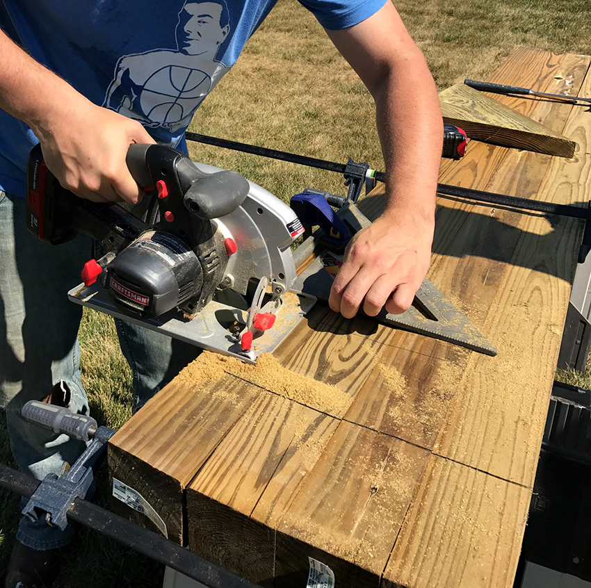 Puun hiomisen jälkeen on tarpeen leikata urat haluttuun kokoon Puun hiomisen jälkeen on tarpeen leikata urat haluttuun kokoon