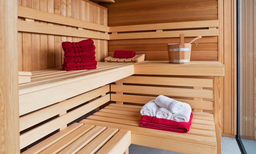 Den viktigste regelen er obligatorisk tørking og ventilasjon av rommet etter hver økt i dampbadet. Den viktigste regelen er obligatorisk tørking og ventilasjon av rommet etter hver økt i dampbadet.