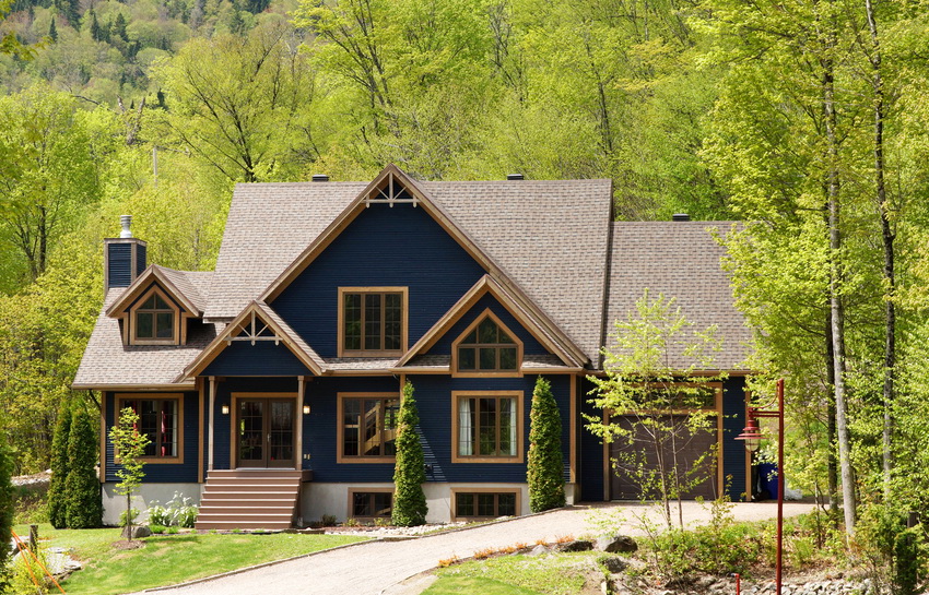 Hvert prosjekt i et hus med kjelleretasje er utviklet individuelt basert på egenskapene til nettstedet Hvert prosjekt i et hus med kjelleretasje er utviklet individuelt basert på egenskapene til nettstedet