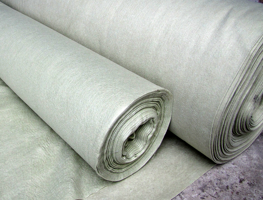 Geotekstilunderlag brukes til å beskytte filmen mot skader og som et forseglingslag Geotekstilunderlag brukes til å beskytte filmen mot skader og som et forseglingslag