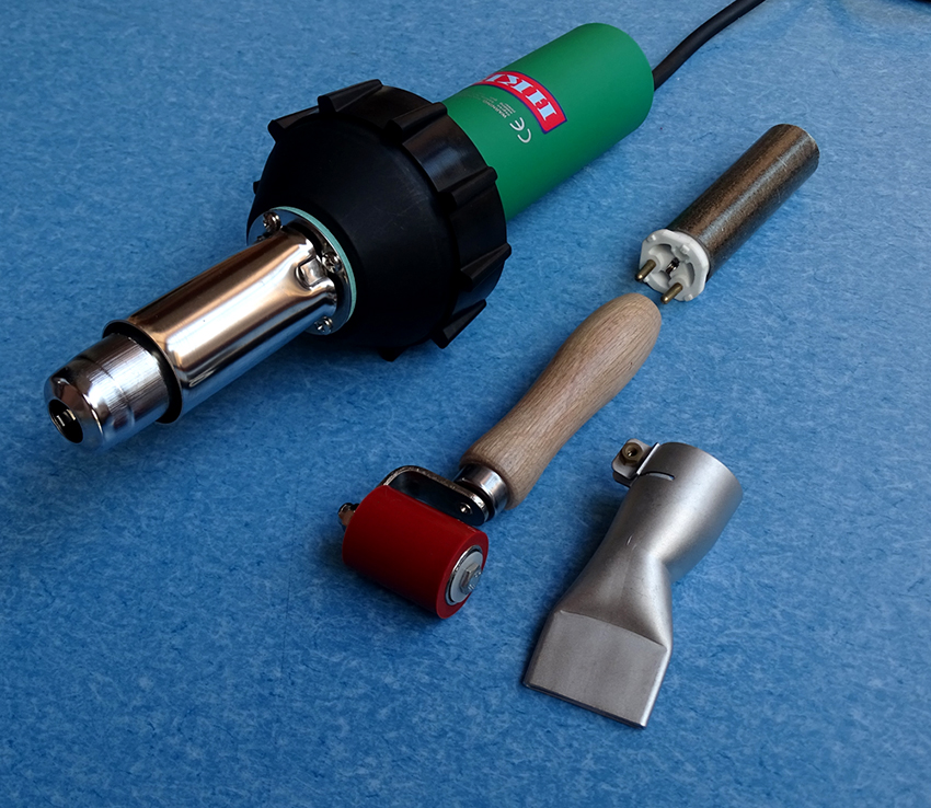 For å sveise leddene trenger du en spesiell hårføner og en silikonrulle For å sveise leddene trenger du en spesiell hårføner og en silikonrulle