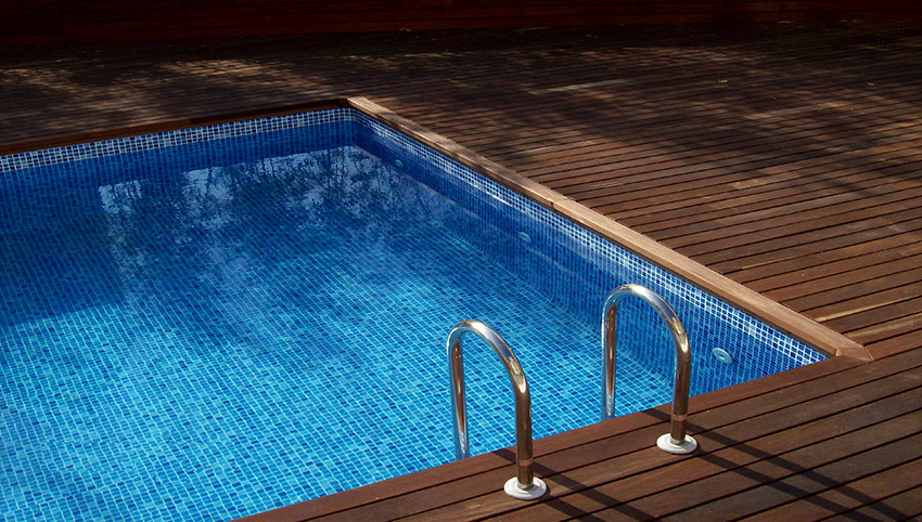 Før du fyller vann på bassenget, må du kontrollere tanken for mangler Før du fyller vann på bassenget, må du kontrollere tanken for mangler