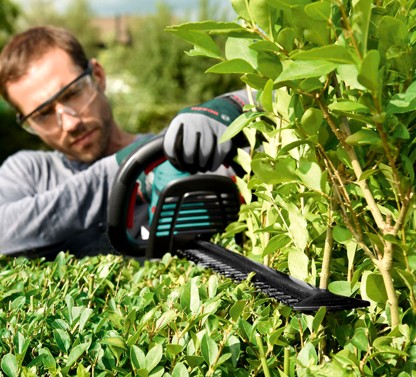 Số vòng quay mỗi phút của dao càng nhiều thì vết cắt càng hoàn hảo. Số vòng quay mỗi phút của dao càng nhiều thì vết cắt càng hoàn hảo.