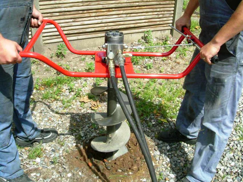 Na vykonávanie vrtných operácií sú zvyčajne pozvaní špecialisti, ale ak je to žiaduce, môžu sa vykonávať nezávisle Na vykonávanie vrtných operácií sú zvyčajne pozvaní špecialisti, ale ak je to žiaduce, môžu sa vykonávať nezávisle