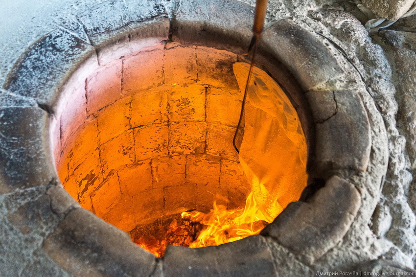 เนื่องจากการออกแบบทำให้ tandoor สามารถรักษาอุณหภูมิที่สูงภายในได้เป็นเวลานาน เนื่องจากการออกแบบทำให้ tandoor สามารถรักษาอุณหภูมิที่สูงภายในได้เป็นเวลานาน