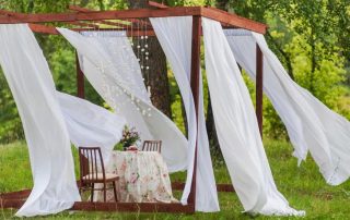 Rideaux d'extérieur pour gazebos et vérandas: belle protection contre les insectes et le soleil