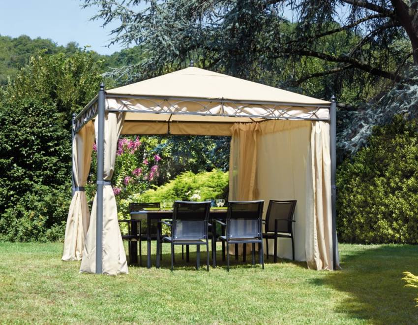 Tirai tebal untuk gazebo musim panas dapat melindungi tetamu dari serangga dan hembusan angin Tirai lebat untuk gazebo musim panas dapat melindungi pelancong dari serangga dan hembusan angin