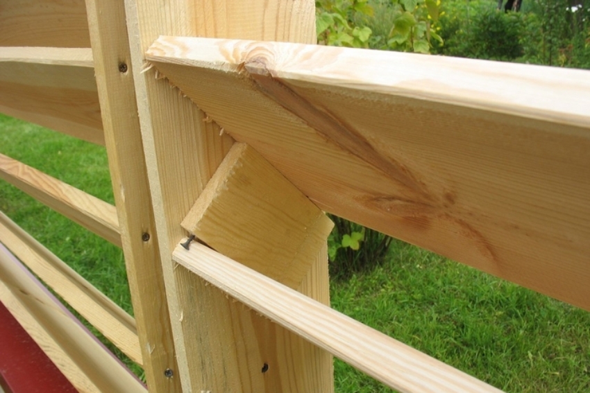 Je potrebné mať na pamäti, že vzdialenosť medzi lamelami musí zodpovedať hrúbke lamely Je potrebné mať na pamäti, že vzdialenosť medzi lamelami musí zodpovedať hrúbke lamely