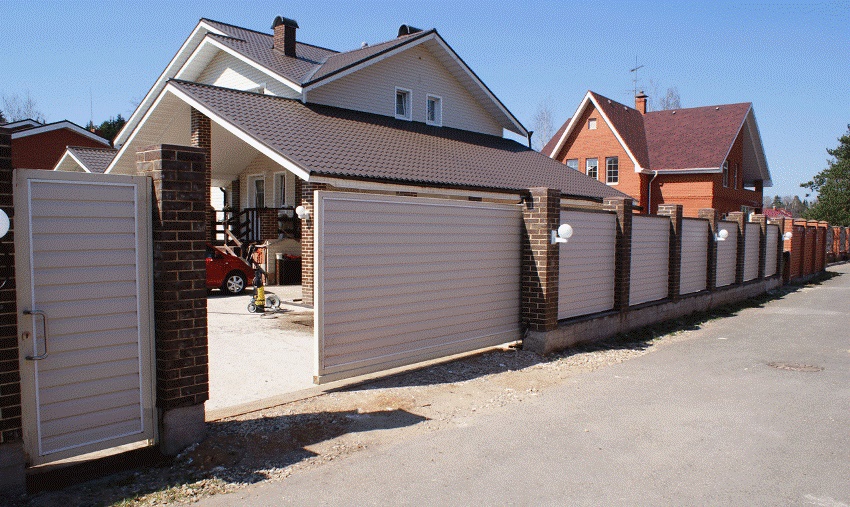 Kovová konštrukcia má dosť vysokú cenu, ale kvalitou tiež výrazne prevyšuje výrobky z iných materiálov Kovová konštrukcia má dosť vysokú cenu, ale kvalitou tiež výrazne prevyšuje výrobky z iných materiálov