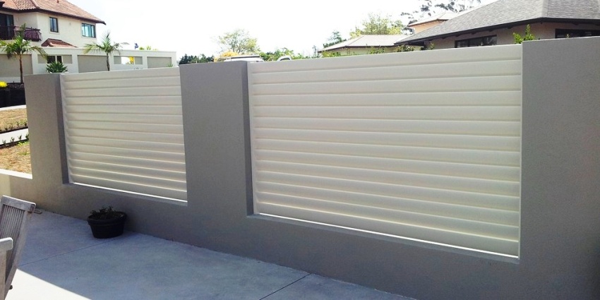 Dizajn zatváracieho plotu Twino je univerzálna možnosť obojstranného plotu Dizajn zatváracieho plotu Twino je univerzálna možnosť obojstranného plotu