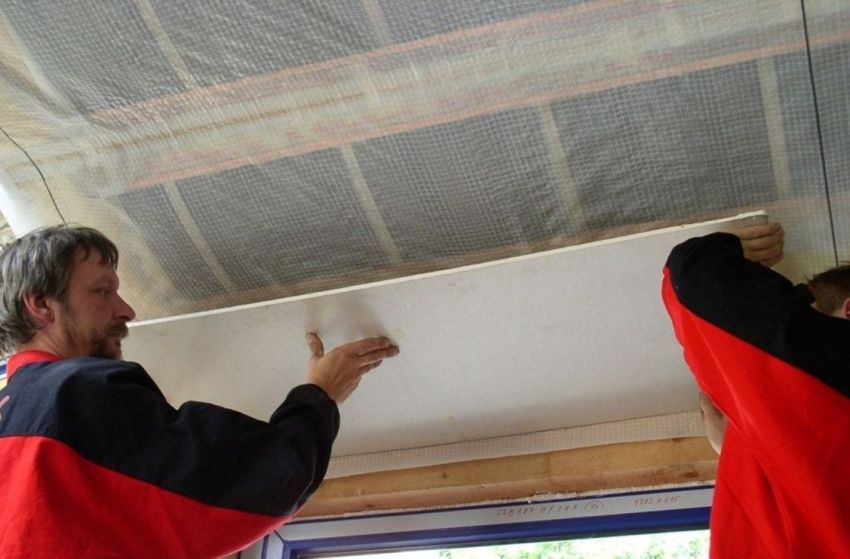 ฟิล์มเสริมแรงใช้เป็นสารกันซึมเมื่อทำการมุงหลังคาและงานภายนอกอาคารเพื่อป้องกันผนังและฐานราก ฟิล์มเสริมแรงใช้เป็นสารกันซึมเมื่อทำการมุงหลังคาและงานภายนอกอาคารเพื่อป้องกันผนังและฐานราก