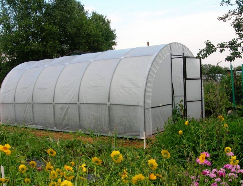 ฟิล์มเรือนกระจกเสริมแรงทั้งหมดมีโครงสร้างดังต่อไปนี้: สามชั้นชั้นหนึ่งเสริมแรงและอีกสองชั้นทำหน้าที่ป้องกันแสงคงที่ ฟิล์มเรือนกระจกเสริมแรงทั้งหมดมีโครงสร้างดังต่อไปนี้: สามชั้นชั้นหนึ่งเสริมแรงและอีกสองชั้นทำหน้าที่ป้องกันแสงคงที่