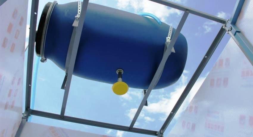 Les réservoirs de douche chauffés sont une excellente solution pour les chalets d'été, car ils peuvent être utilisés non seulement en été, mais toute l'année Les réservoirs de douche chauffés sont une excellente solution pour les chalets d'été, car ils peuvent être utilisés non seulement en été, mais toute l'année