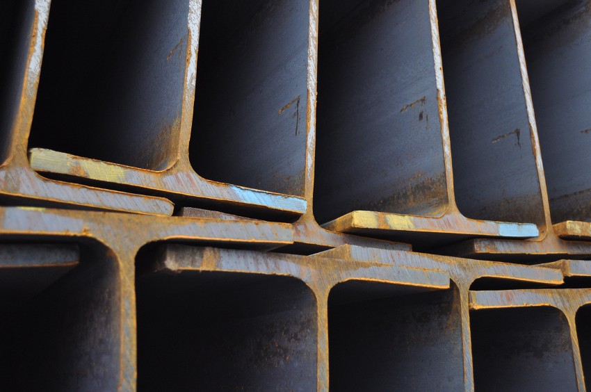 Belka o długości 30 cm znajduje zastosowanie przy budowie ciężkich mechanizmów podnoszących, konstrukcji wsporczych oraz przy budowie szybów kopalnianych Belka o długości 30 cm znajduje zastosowanie przy budowie ciężkich mechanizmów podnoszących, konstrukcji wsporczych oraz przy budowie szybów kopalnianych