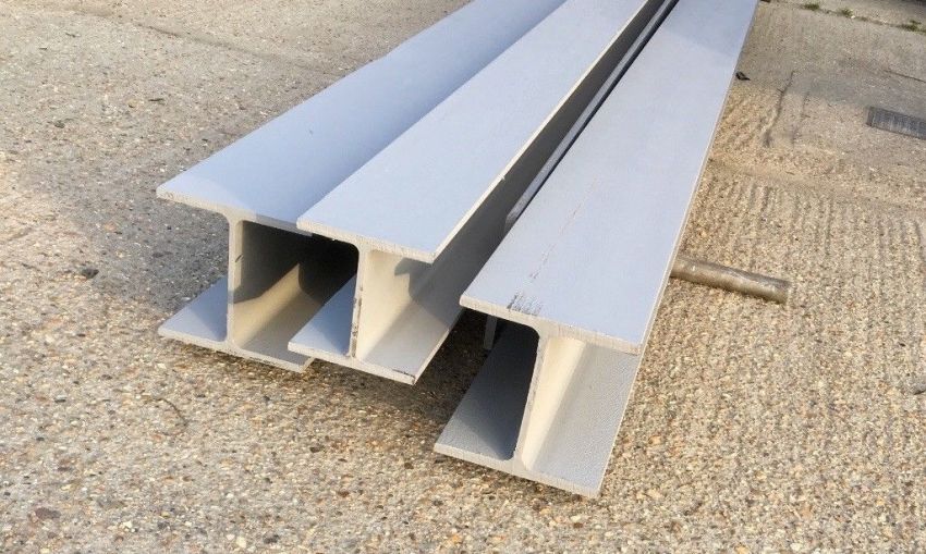 W porównaniu do nr 10, dwuteownik nr 12 jest w stanie wytrzymać większe obciążenia łożyska, ugięcia i ściskanie. W porównaniu do nr 10, dwuteownik nr 12 jest w stanie wytrzymać większe obciążenia łożyska, ugięcia i ściskanie.