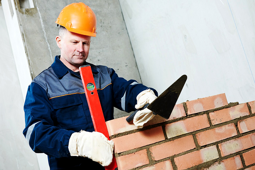 Under opførelsen af grillens vægge har du brug for et bygningsniveau Under opførelsen af grillens vægge har du brug for et bygningsniveau